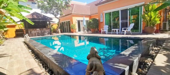 5 bedrooms Commercial property in Pattaya, Thailand No. 537 15