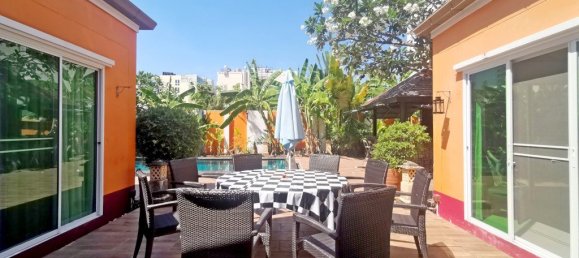 5 bedrooms Commercial property in Pattaya, Thailand No. 537 11