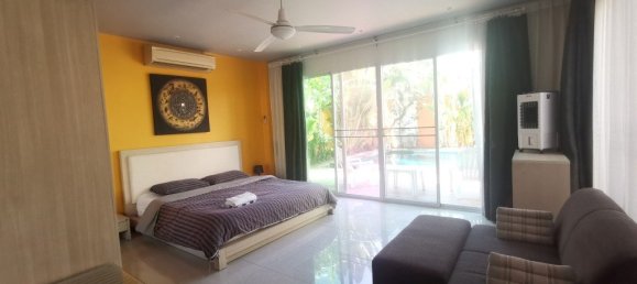 5 bedrooms Commercial property in Pattaya, Thailand No. 537 2