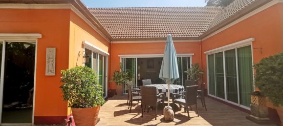 5 bedrooms Commercial property in Pattaya, Thailand No. 537 12