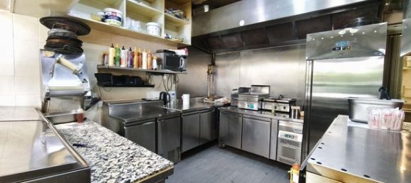 40m² Commercial property in Romainville, France No. 311314 2