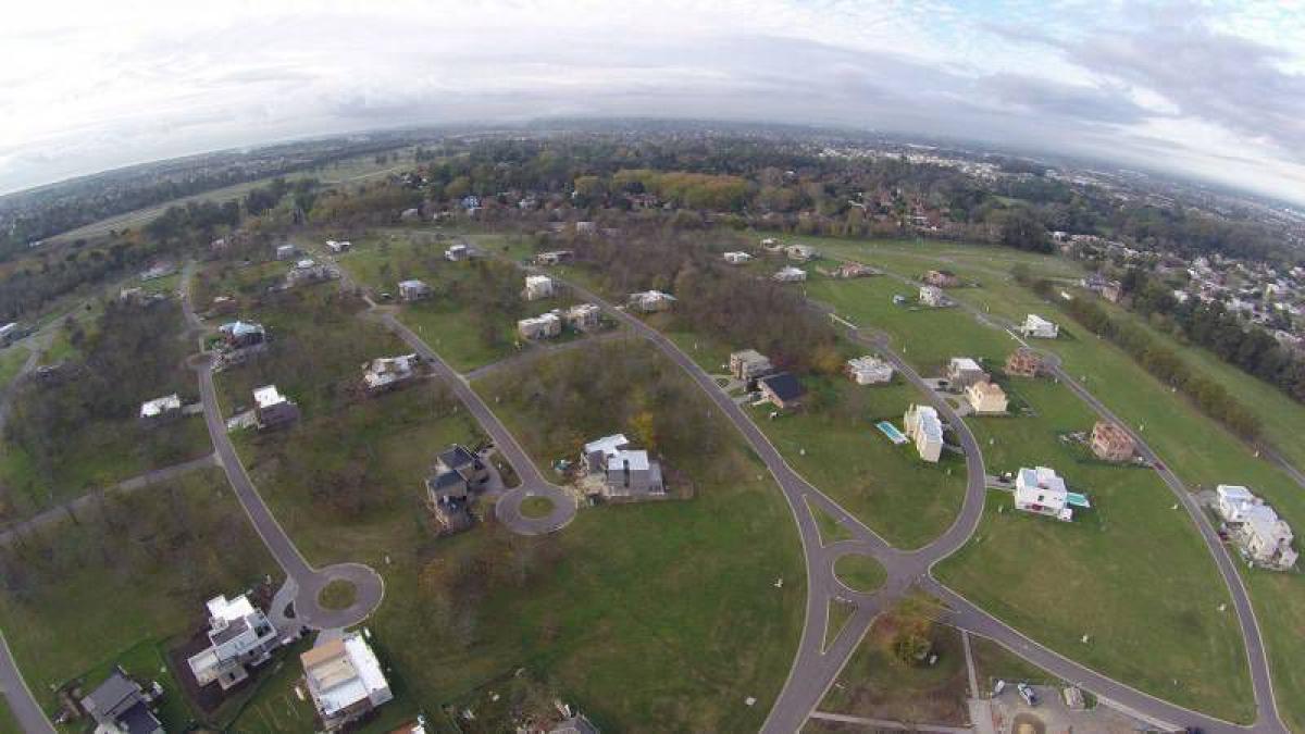  Land in Berazategui, Argentina No. 32815