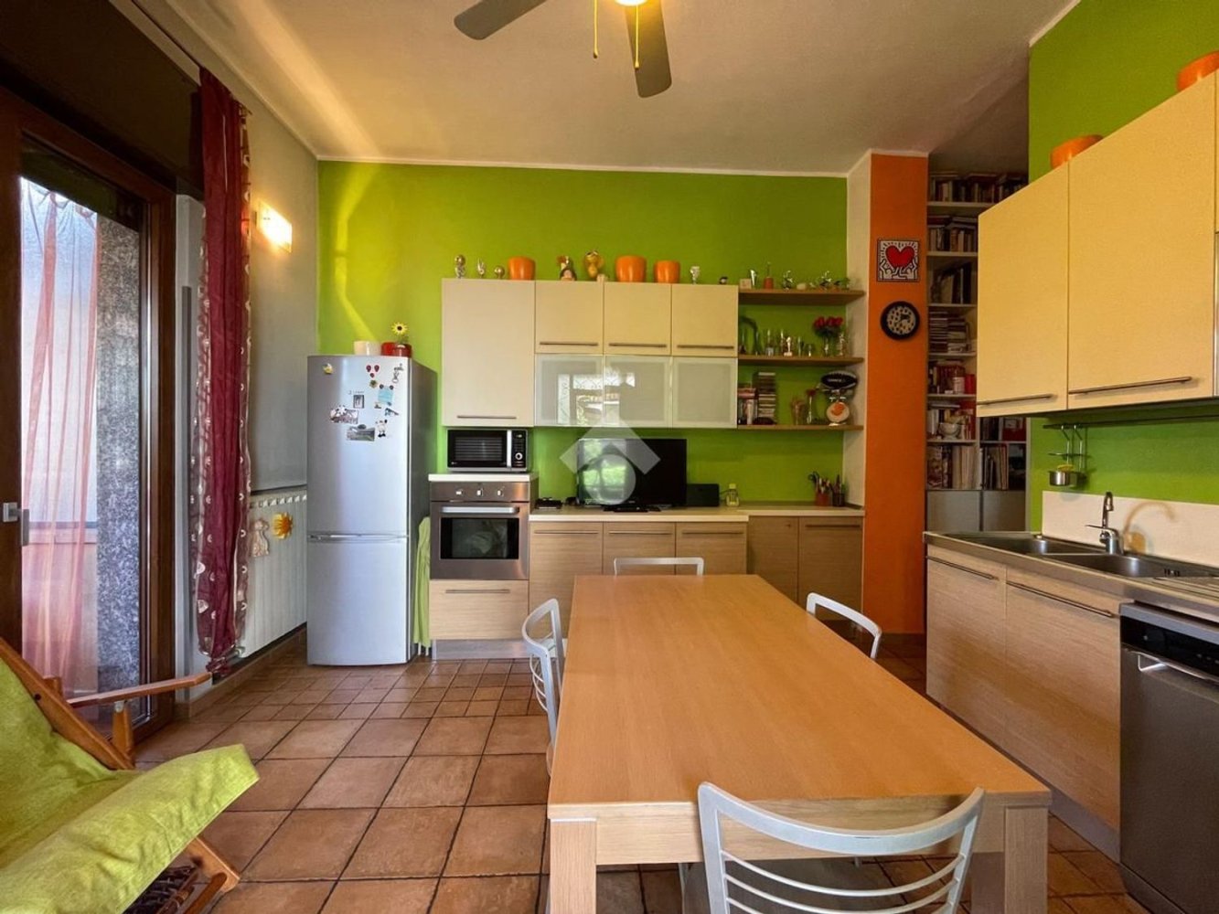2-salle Appartement à Monza, Italy No. 289882