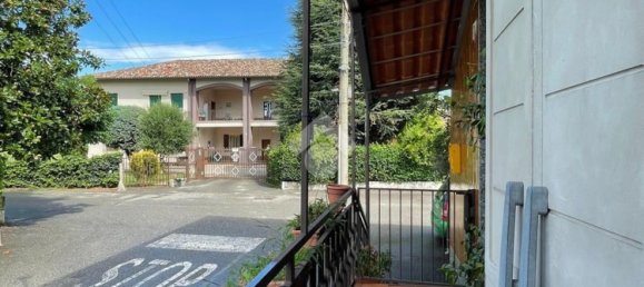 2-salle Appartement à Monza, Italy No. 289882 4