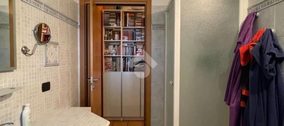 2-salle Appartement à Monza, Italy No. 289882 16
