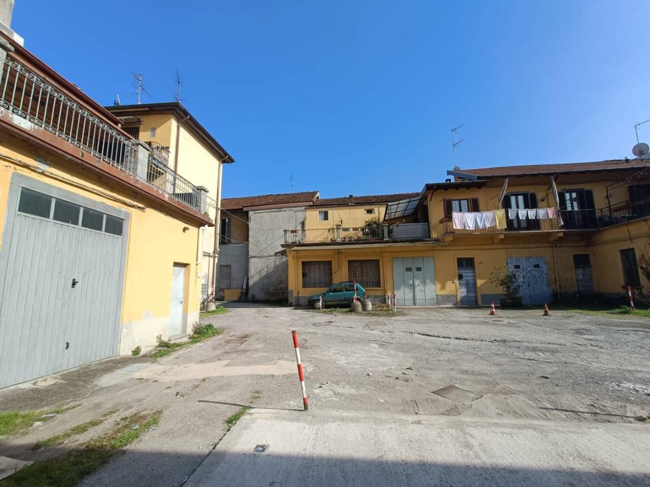 3 rooms Apartment in Como, Italy No. 41302