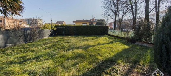 6 rooms Apartment in Novara, Italy No. 129645 37