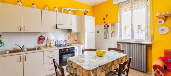 6 rooms Apartment in Novara, Italy No. 129645 8