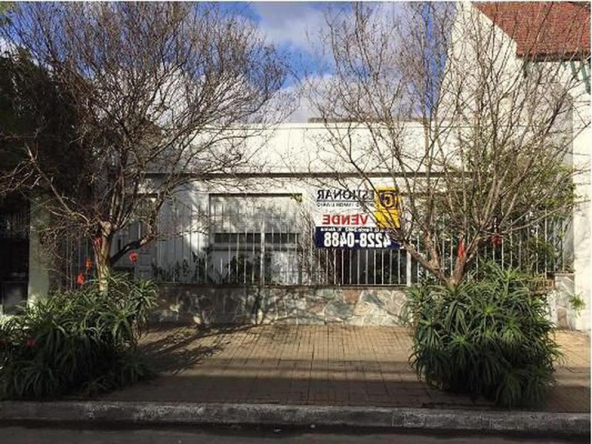 3 bedrooms House in Lanus, Argentina No. 19512