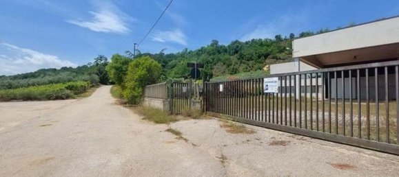 1724m² Warehouse in Giuliano Teatino, Italy No. 375610 12