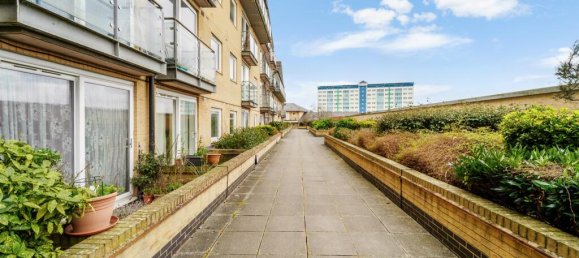 2 Schlafzimmer Wohnung in Feltham, United Kingdom, Nr. 9842 9