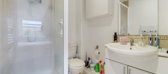 2 Schlafzimmer Wohnung in Feltham, United Kingdom, Nr. 9842 8