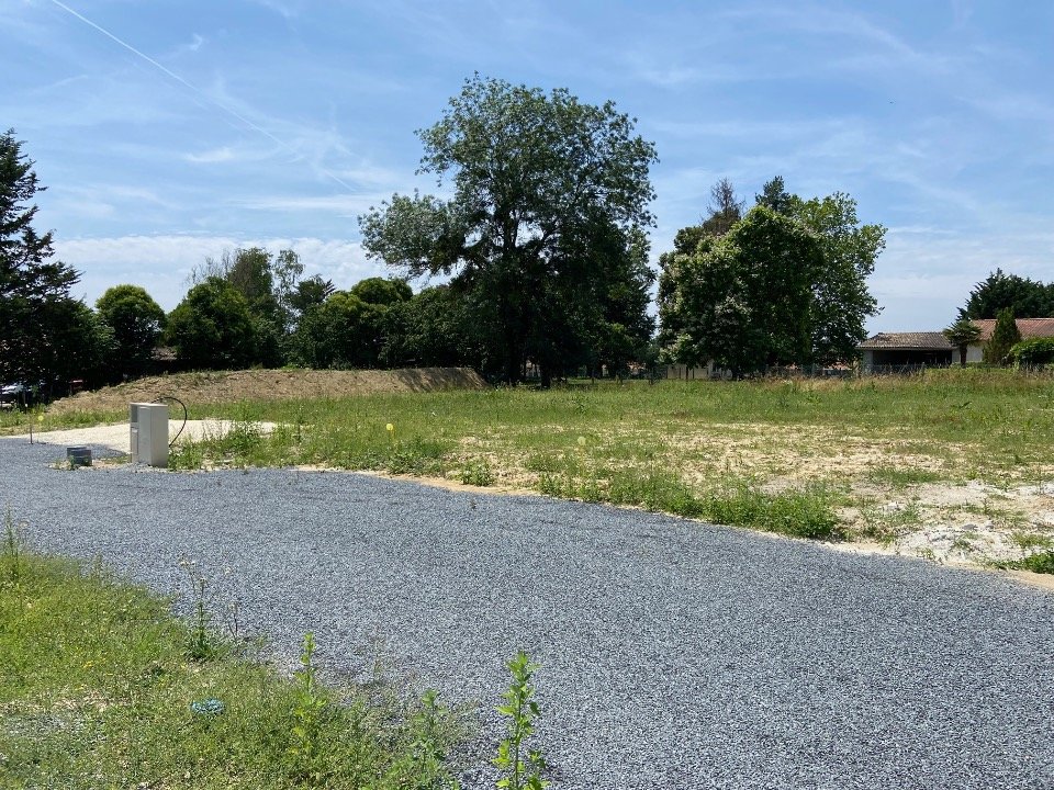  Land in Sadirac, France No. 112813