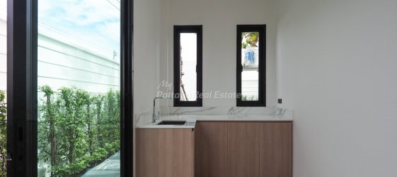 3 bedrooms Bungalow in Pattaya, Thailand No. 8946 11