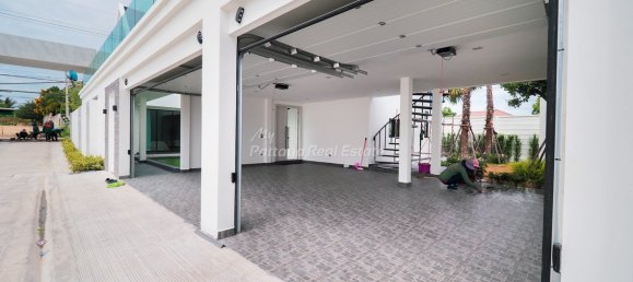 3 bedrooms Bungalow in Pattaya, Thailand No. 8946 2