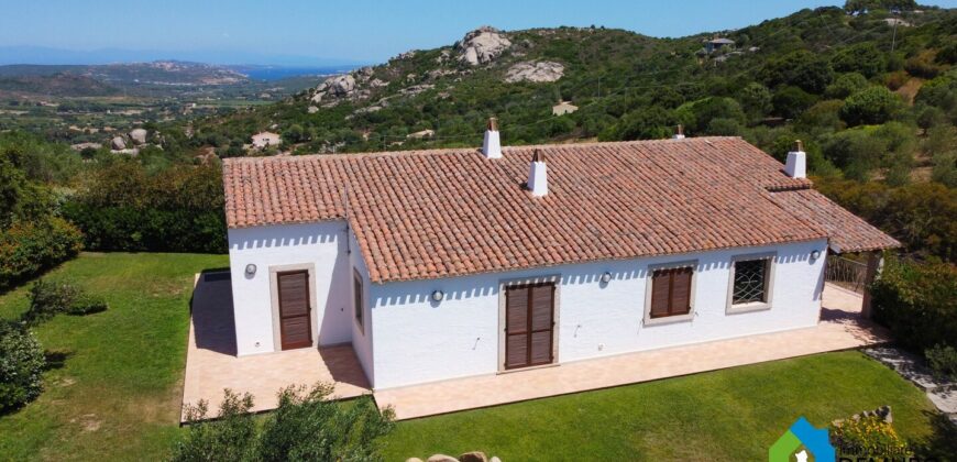 Apartamento de 3 dormitorios en Arzachena, Italy No. 60018