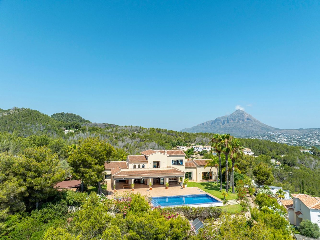 Вилла с 5 спальнями в Аликанте, Испания № 150389