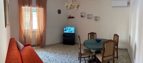 5 rooms Apartment in Trani, Italy No. 251179 3