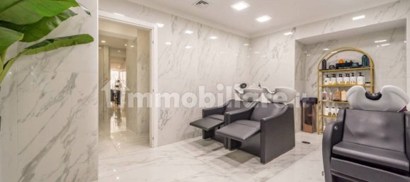 4 rooms Commercial property in Rome, Italy No. 296745 3