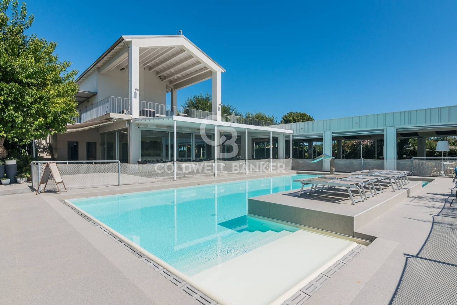 3850m² Building in Fano, Italy No. 372519