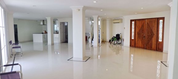 4 bedrooms Condo in Pattaya, Thailand No. 5327 2