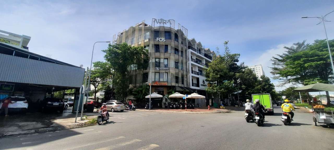 226m² Townhouse in District 7, Vietnam No. 9701