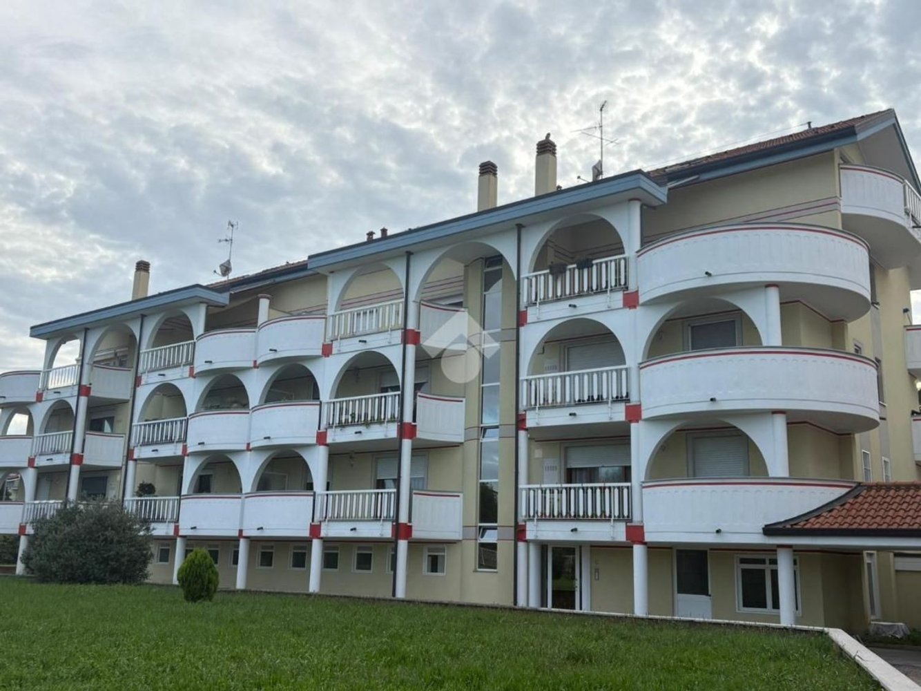 Apartamento de 3 dormitorios en Arluno, Italy No. 364940