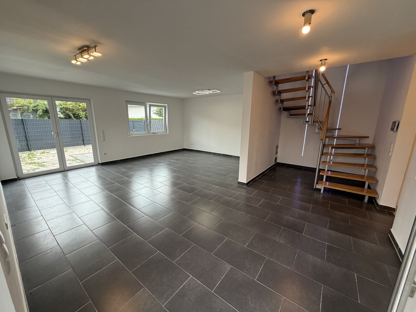 Adosado de 4 dormitorios en Furth, Germany No. 243697