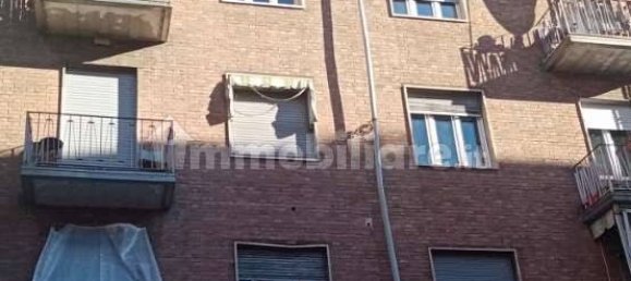 2 bedrooms Apartment in Turin, Italy No. 279979 3