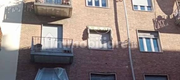 2 bedrooms Apartment in Turin, Italy No. 279979 2