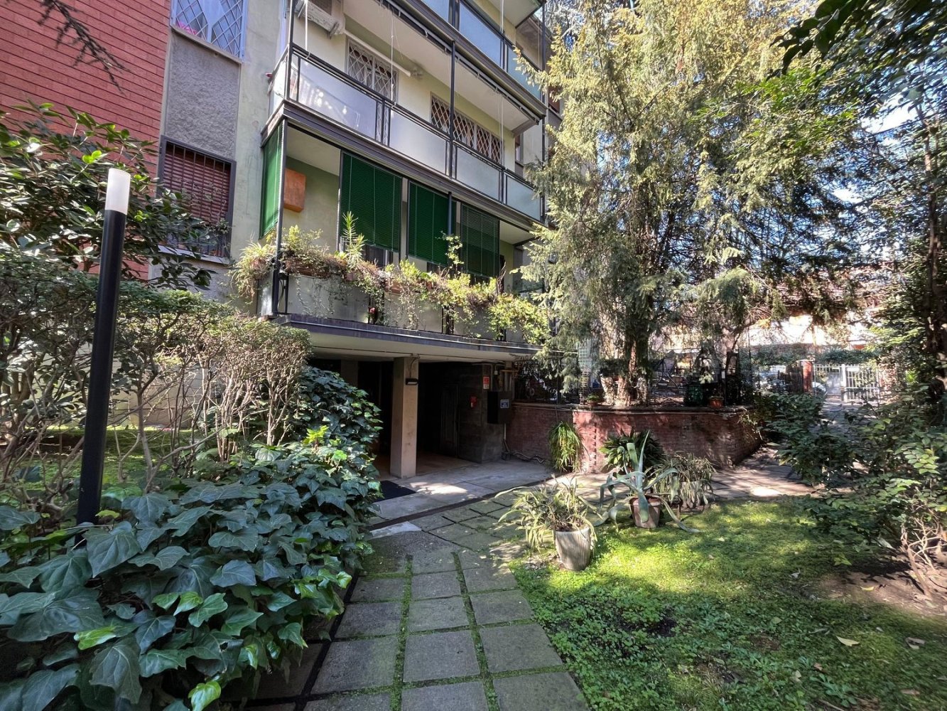 5 rooms Apartment in Bologna, Italy No. 195521