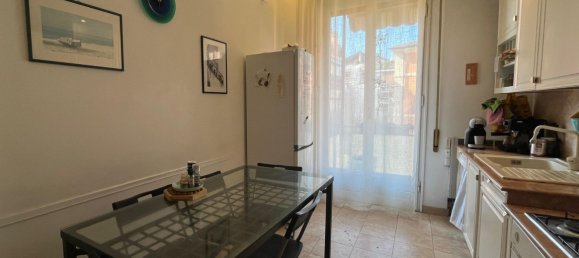 5 rooms Apartment in Bologna, Italy No. 195521 4