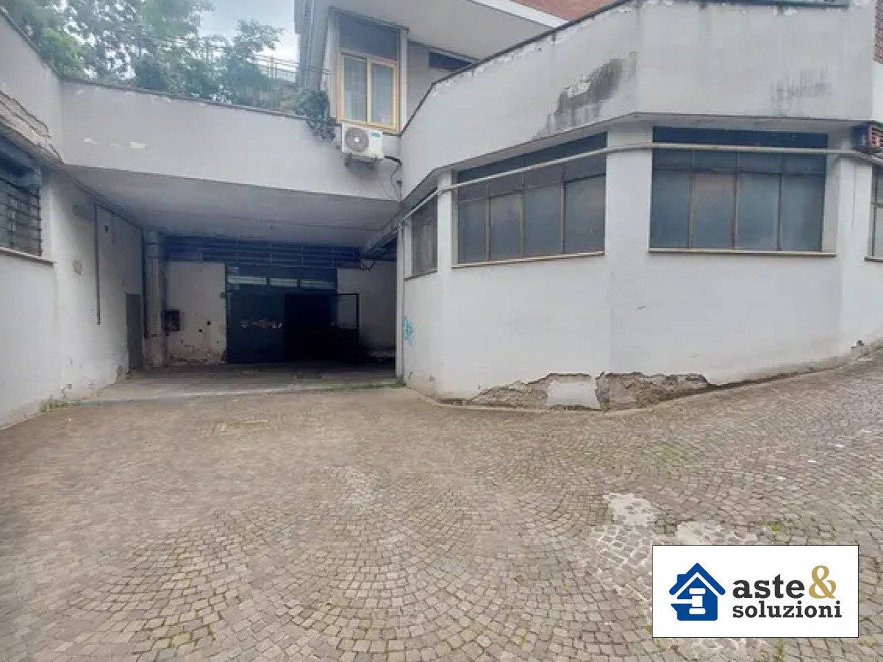 670m² Warehouse in Rome, Italy No. 386868