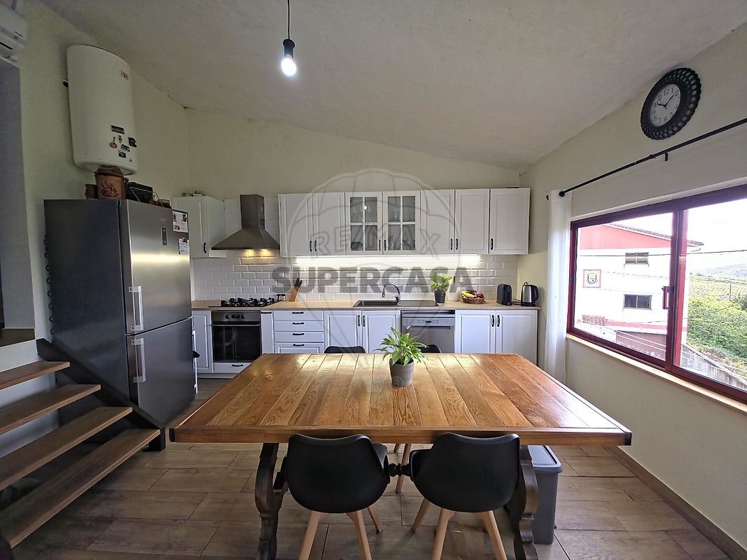 182m² Building in Vila Verde dos Francos, Portugal No. 318786