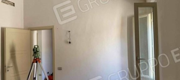3 rooms Apartment in Ferrara, Italy No. 25075 9