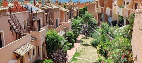 3 bedrooms Townhouse in Estepona, Spain No. 142723 2