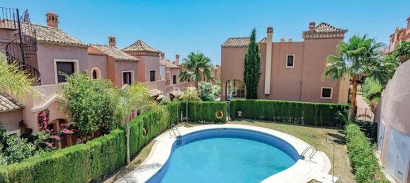 3 bedrooms Townhouse in Estepona, Spain No. 142723 3
