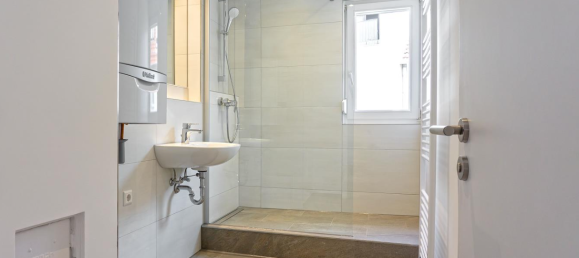 10 Schlafzimmer Gebäude in Reutlingen, Germany, Nr. 270889 3