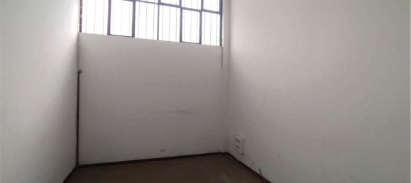 1050m² Commercial property in Vaiano, Italy No. 79496 2