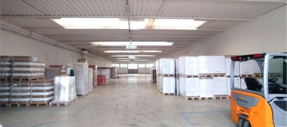 1050m² Commercial property in Vaiano, Italy No. 79496 8