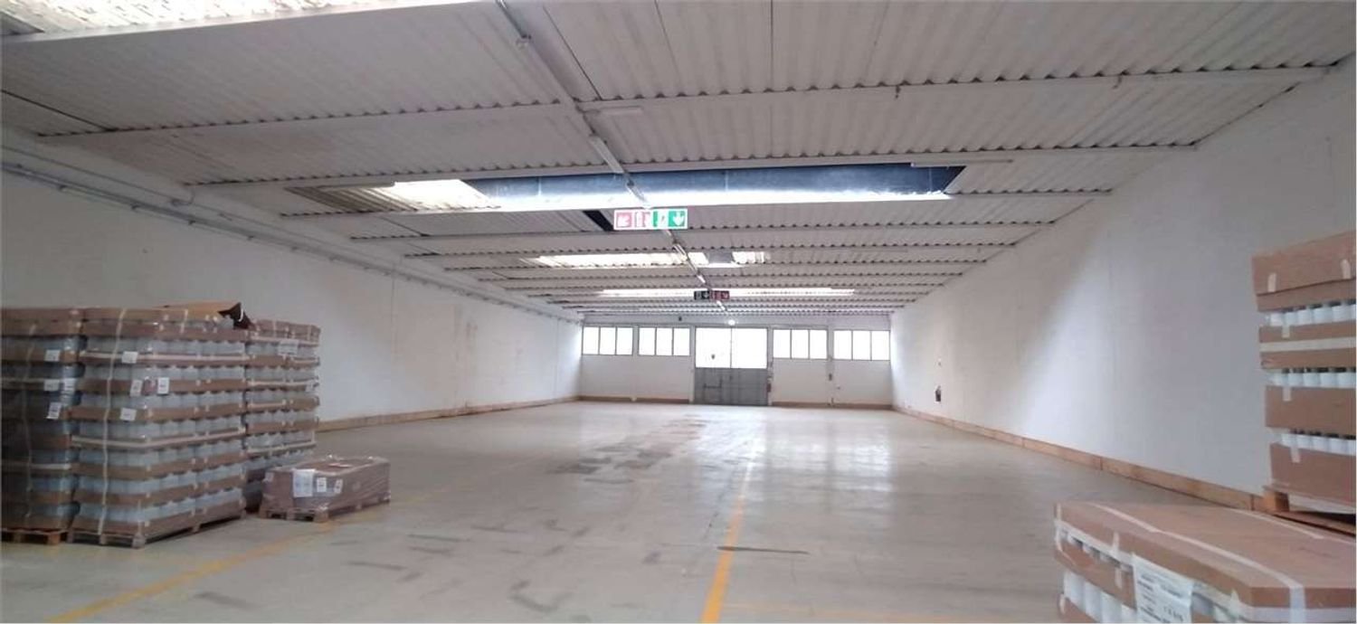 1050m² Commercial property in Vaiano, Italy No. 79496