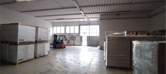 1050m² Commercial property in Vaiano, Italy No. 79496 4