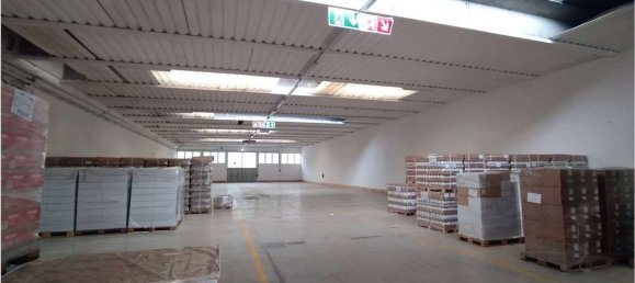 1050m² Commercial property in Vaiano, Italy No. 79496 6
