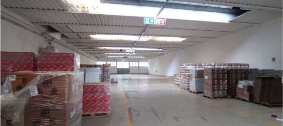 1050m² Commercial property in Vaiano, Italy No. 79496 5