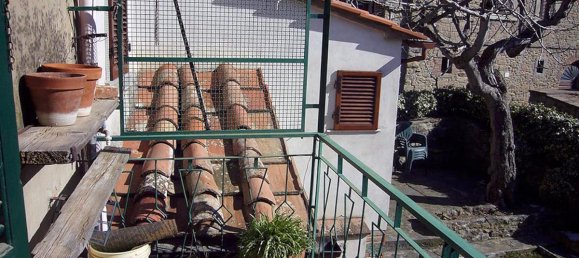 2 bedrooms House in Cortona, Italy No. 183 6