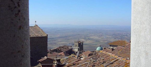 2 bedrooms House in Cortona, Italy No. 183 4