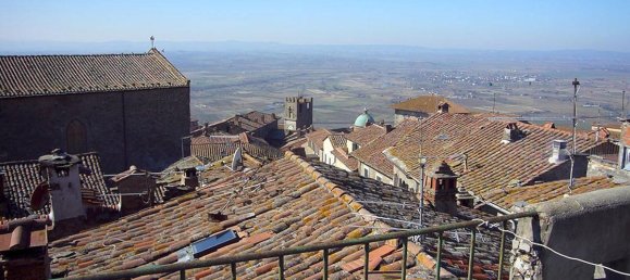 2 bedrooms House in Cortona, Italy No. 183 3
