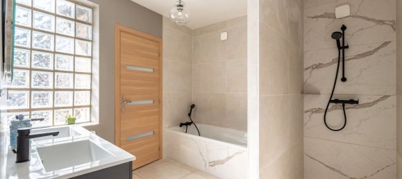 7 bedrooms House in Evreux, France No. 358895 9