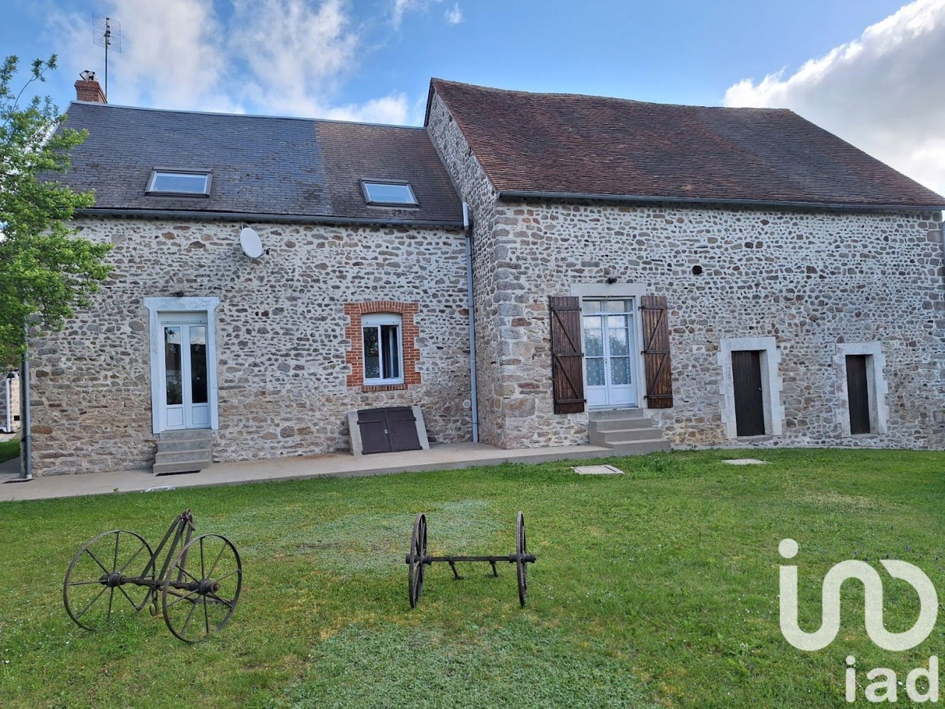 Casa de 4 dormitorios en Montchevrier, France No. 70721