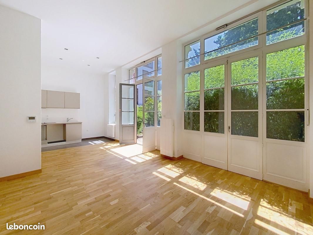 1 bedroom Apartment in Sainte-Foy-les-Lyon, France No. 286893